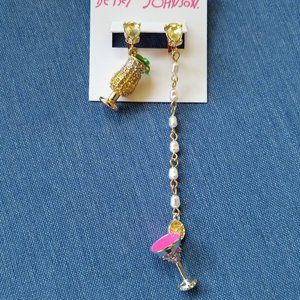 🍹🌺Betsey Johnson Mai Tai & Martini Mismatched Earrings - NWT🌺🍹